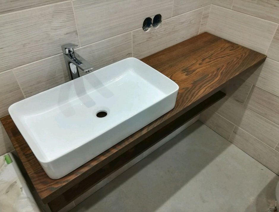Деревянная столешница в ванную