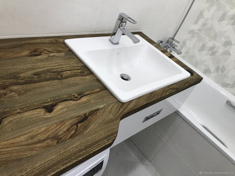 Деревянная мебель в ванную комнату