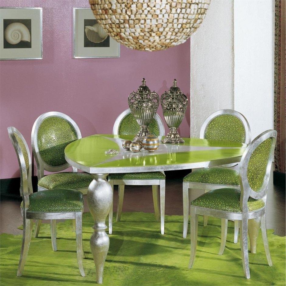 Классические стулья зеленого цвета