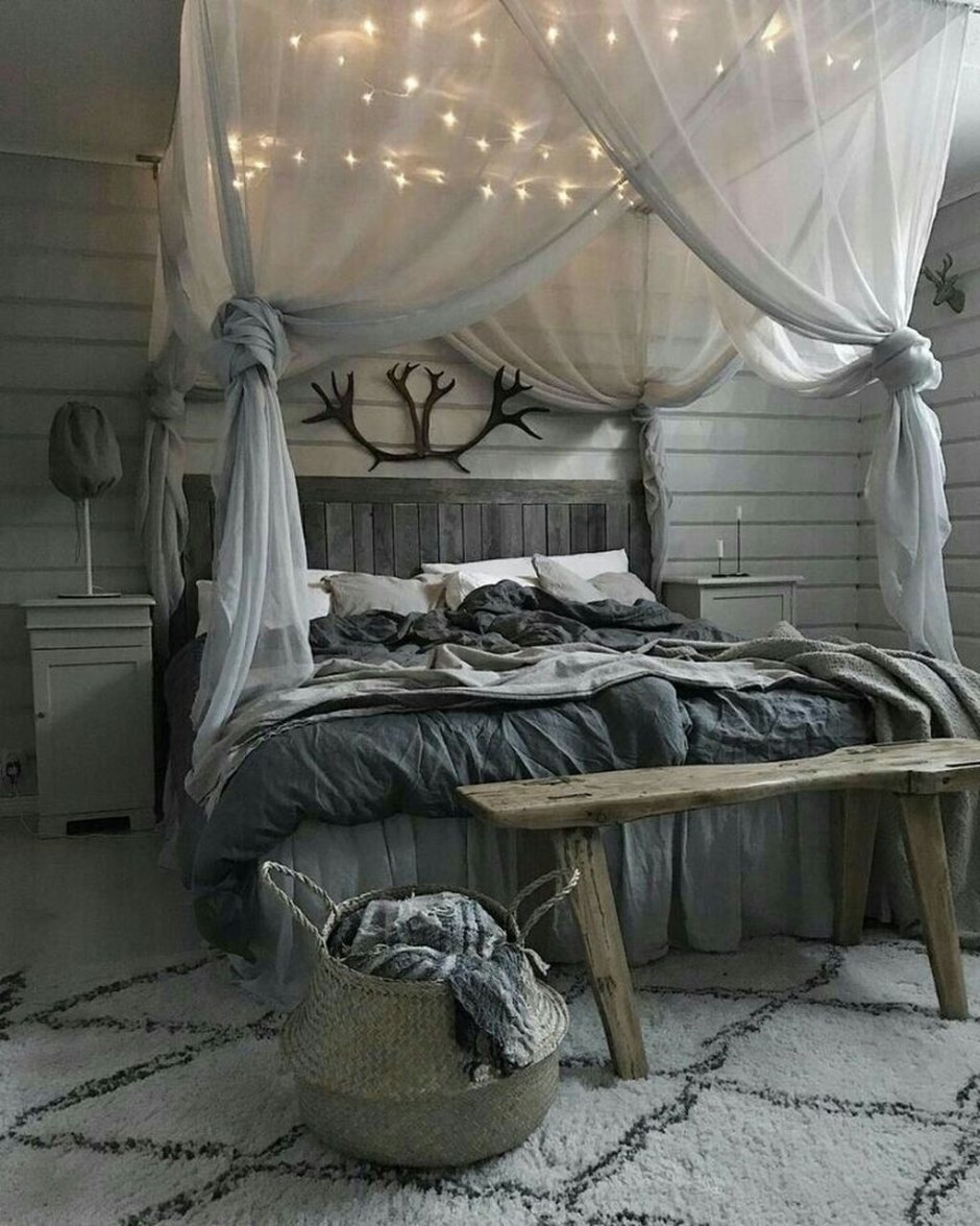Кровать Кинг сайз с балдахином деревянная