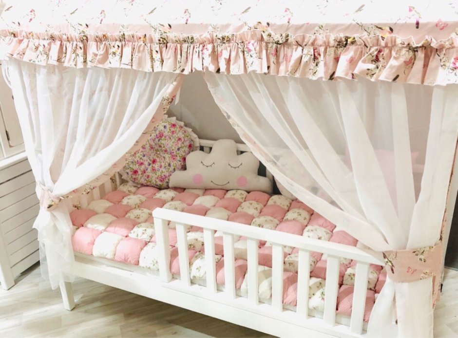 Кровать с балдахином фэнтези