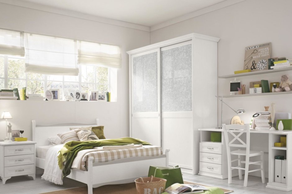 Белая мебель в детской