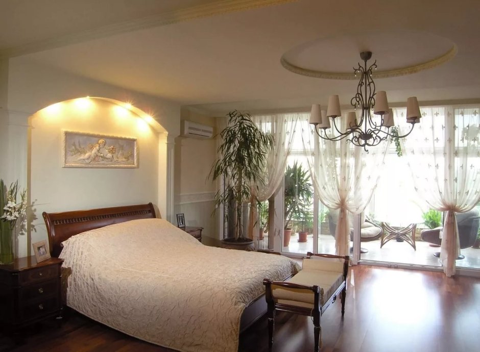 Кровать в арке