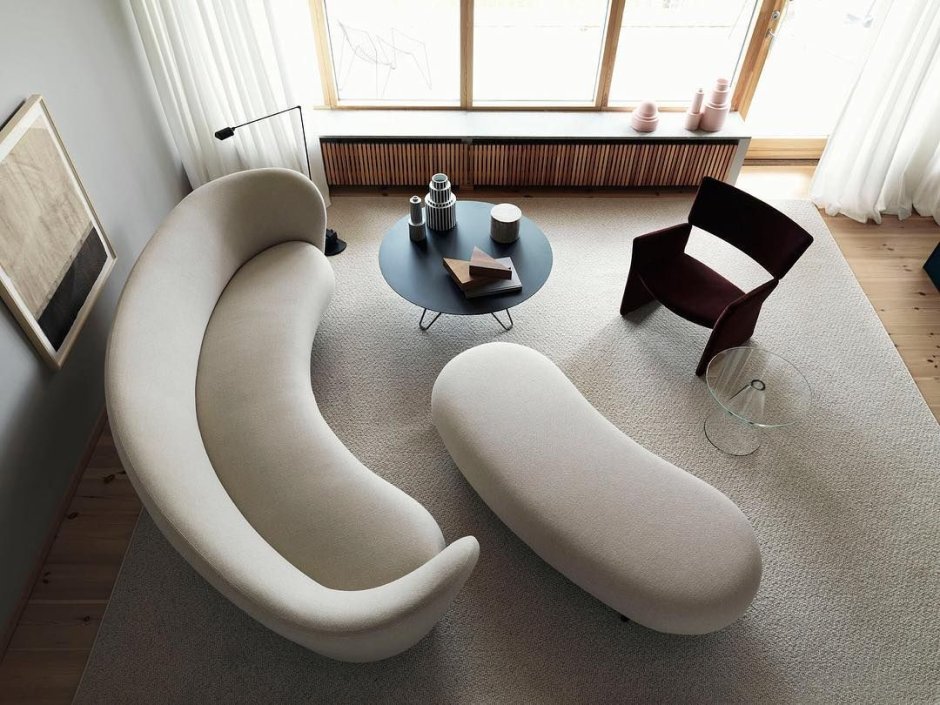 Диван изогнутой формы