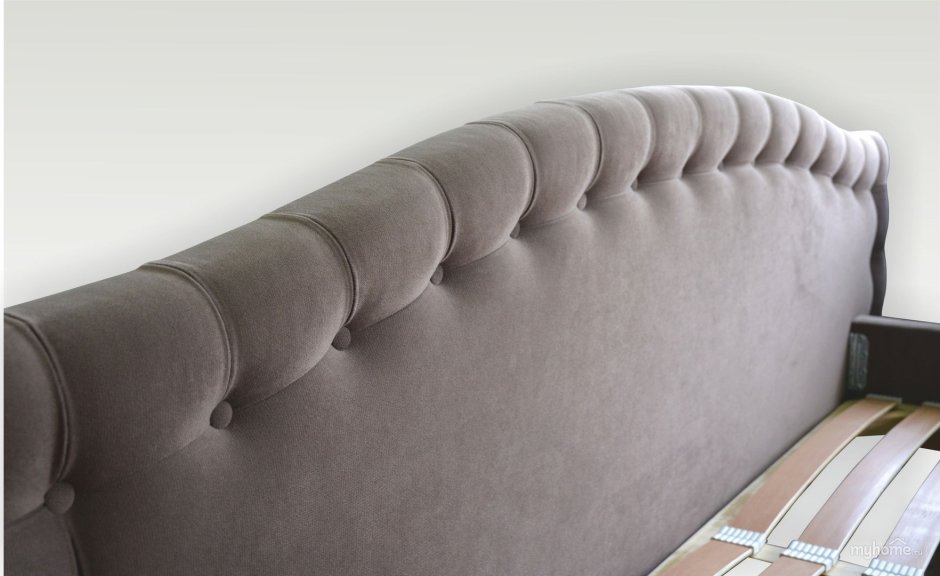 Диван с мягкой спинкой