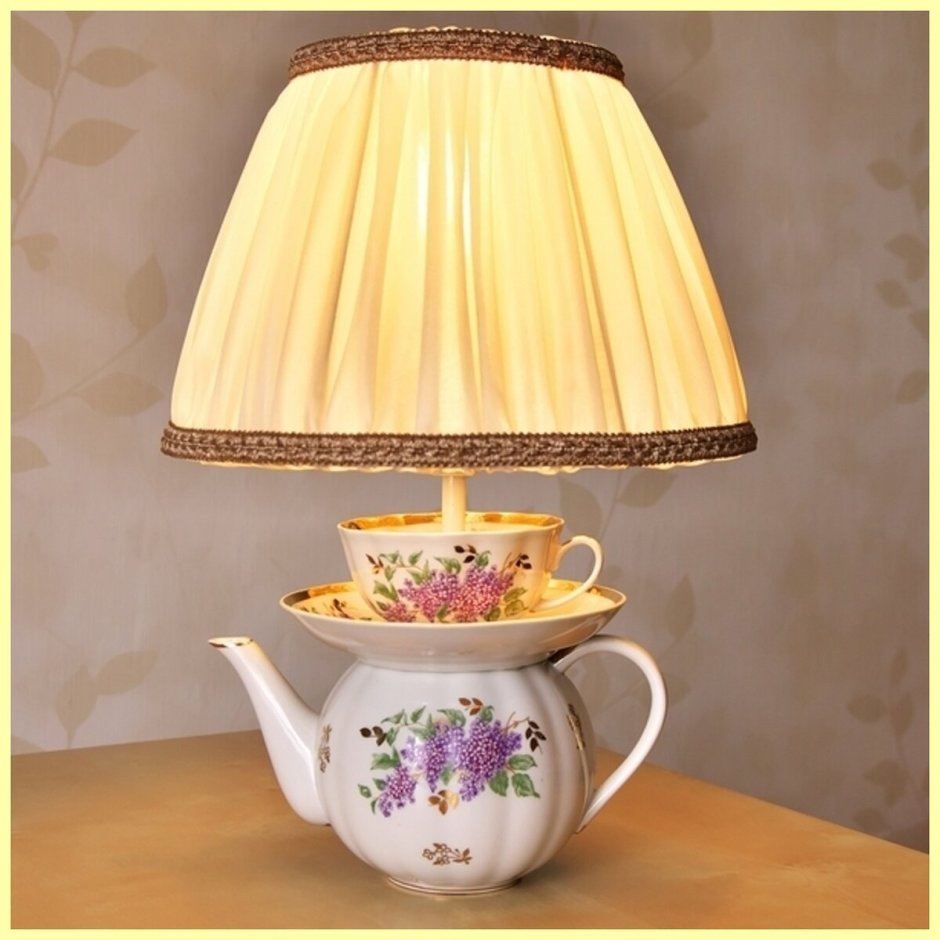 Светильник из чашек