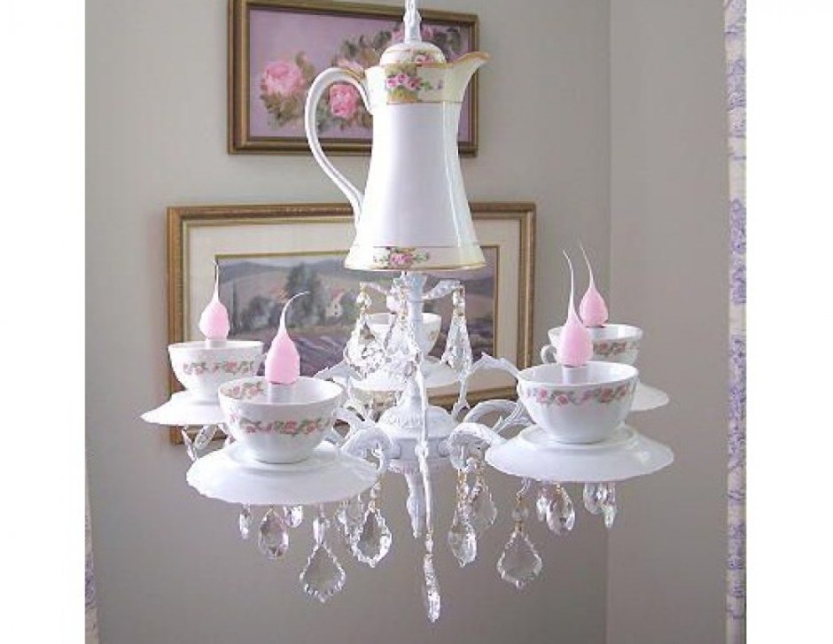 Люстра из чайного сервиза