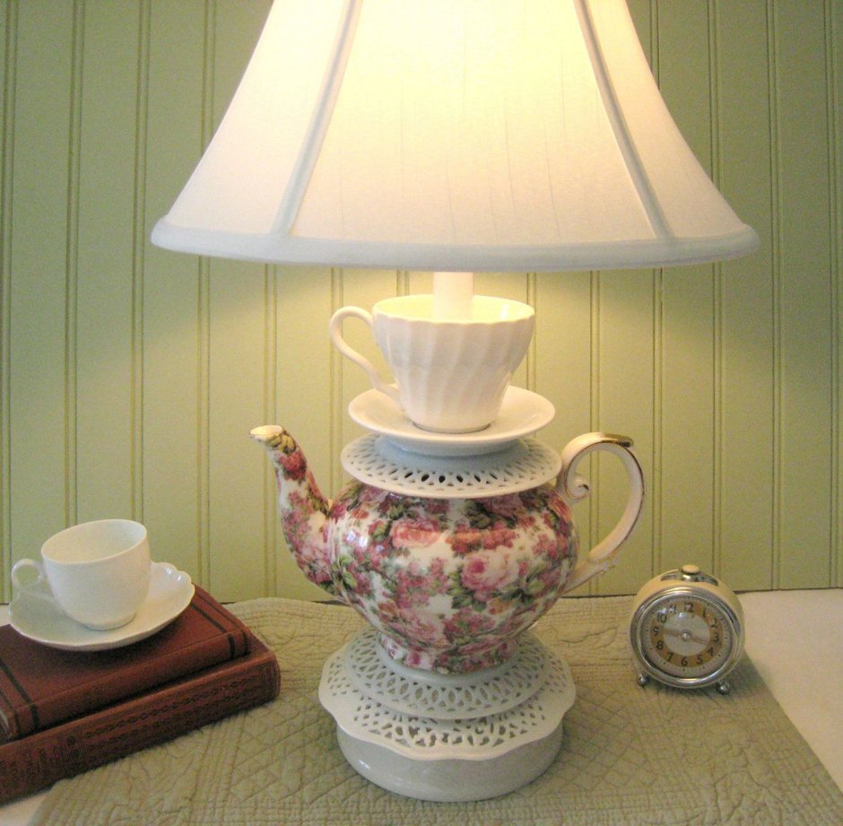 Люстра с фарфоровыми чашками