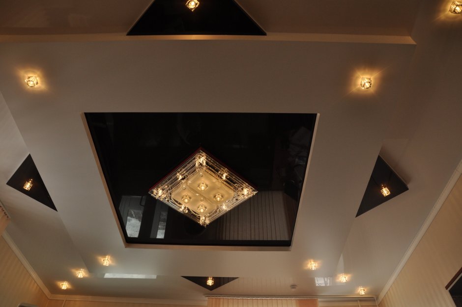 Многоуровневый потолок квадратный