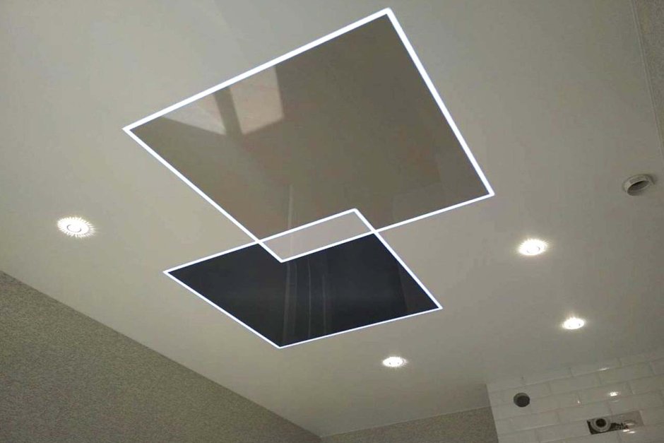 Световые линии на натяжном потолк