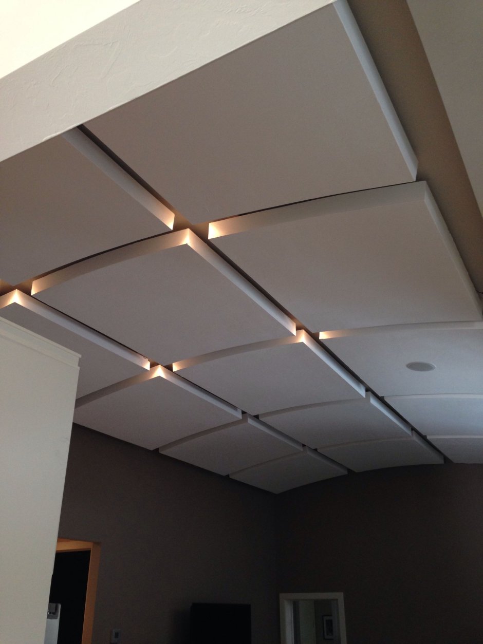 Потолок из гипсокартона квадратный