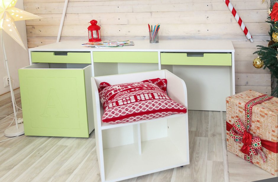 Компактный стол для двоих детей