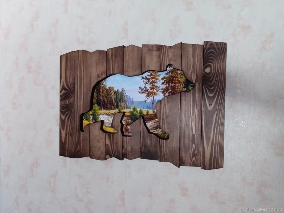 Панно на стену из дерева медведь