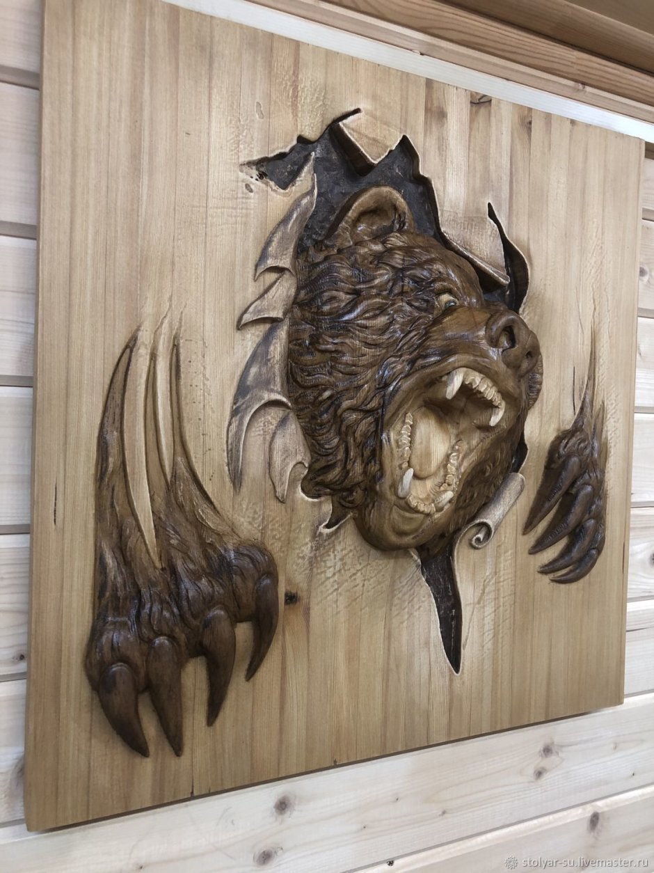 Пане на стену из дерева