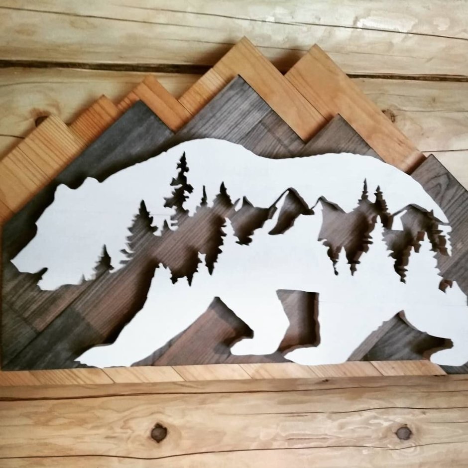 Деревянное панно медведь