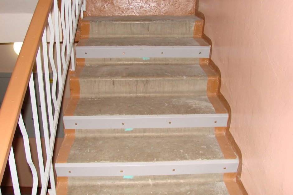 Лестница на больцах