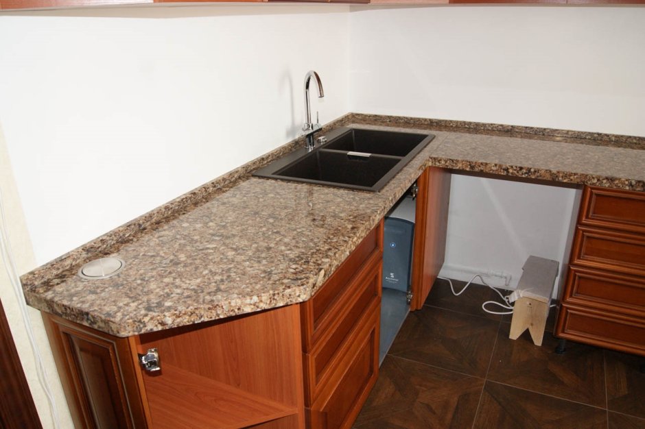 Скос столешницы на кухне