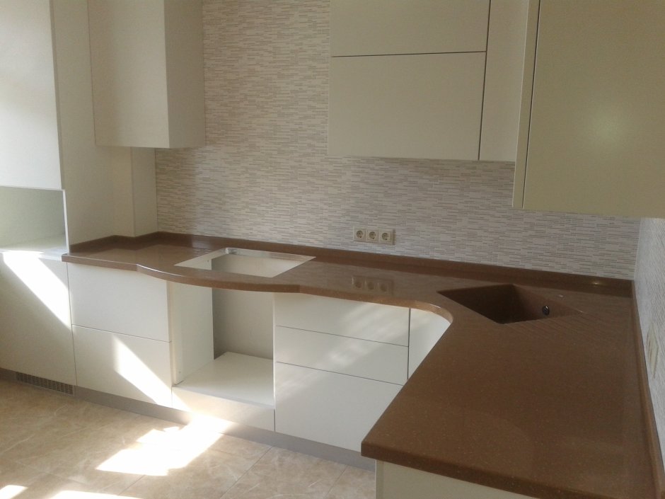 Кухни с разной глубиной столешницы