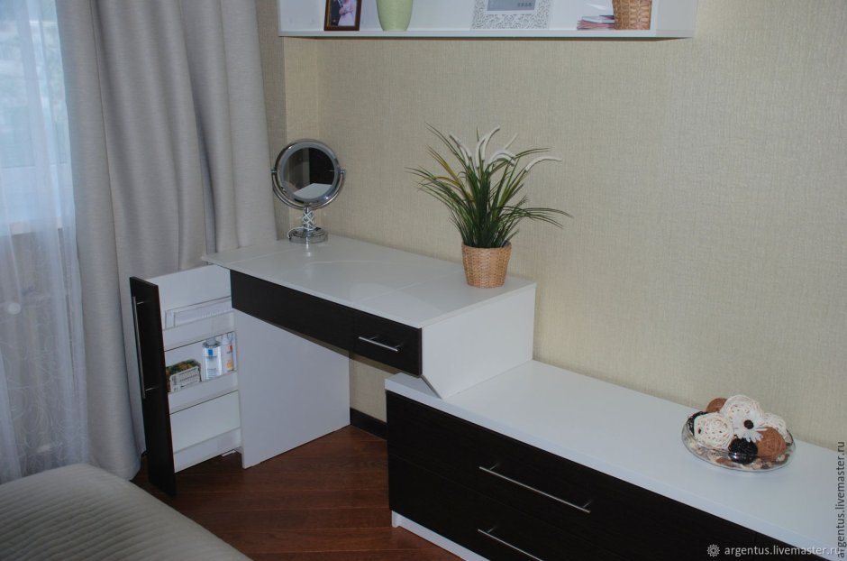 Тумба под телевизор с компьютерным столом