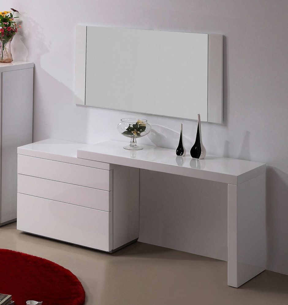 Комод с туалетным столиком в спальню