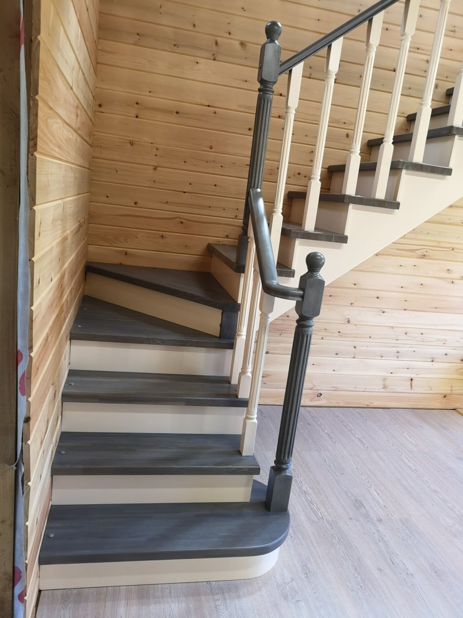 Черно белая лестница