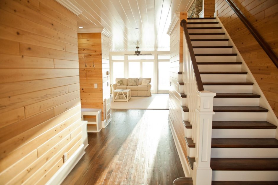 Лестница из клееного бруса