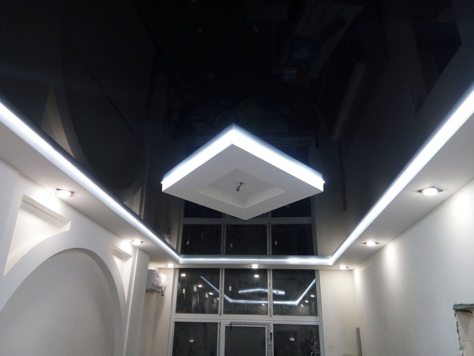Черный потолок с подсветкой