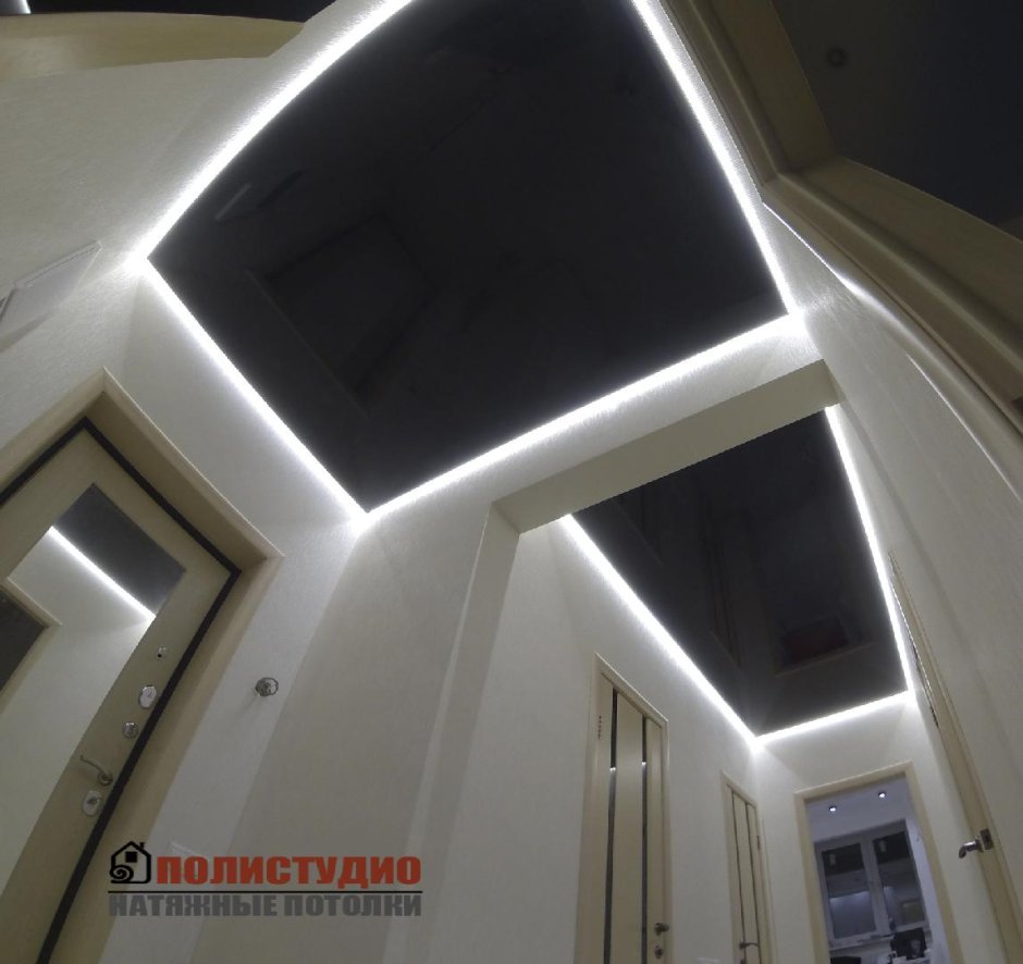 Черный натяжной потолок с подсветкой