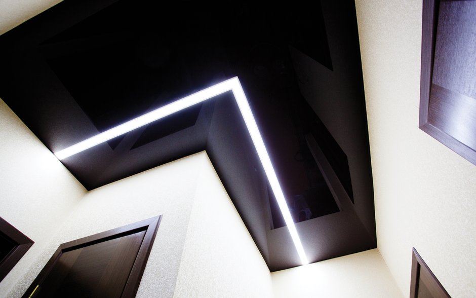 Натяжной потолок с подсветкой