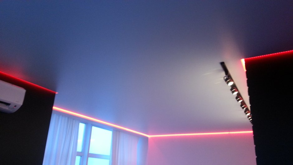 Парящий натяжной потолок без подсветки