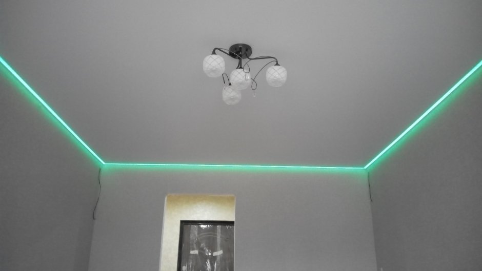 Натяжной потолок на балконе