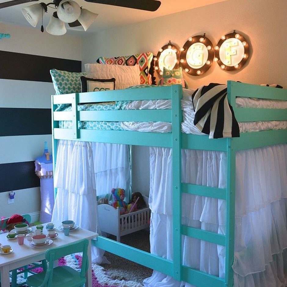 Комната для двоих детей с кроватями чердаками икеа