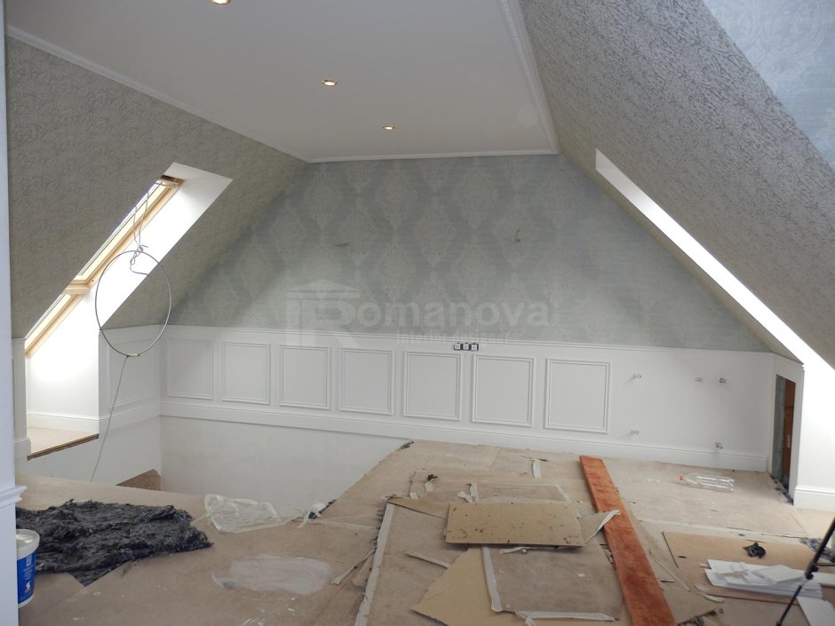 Потолочный плинтус на мансарде