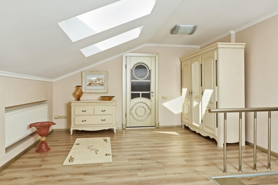 Потолочный плинтус на мансардном этаже