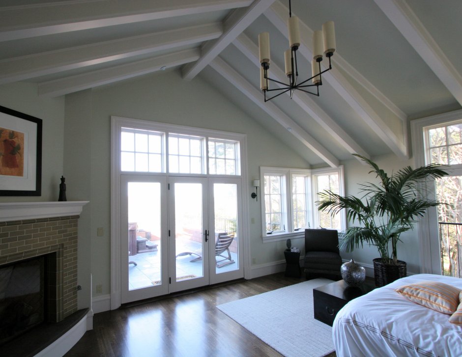 Плинтус на мансардном потолке