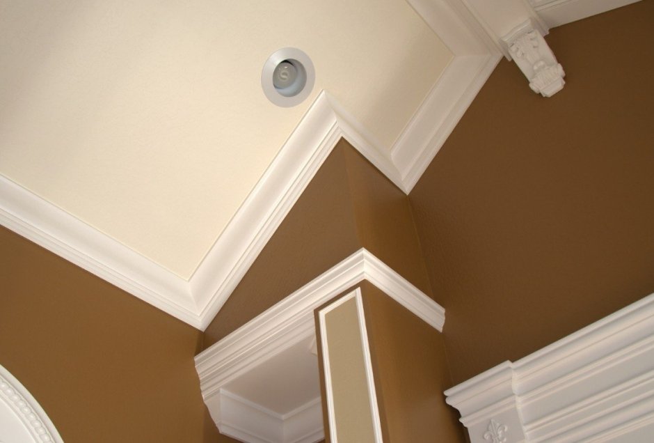 Плинтус потолочный 05509e