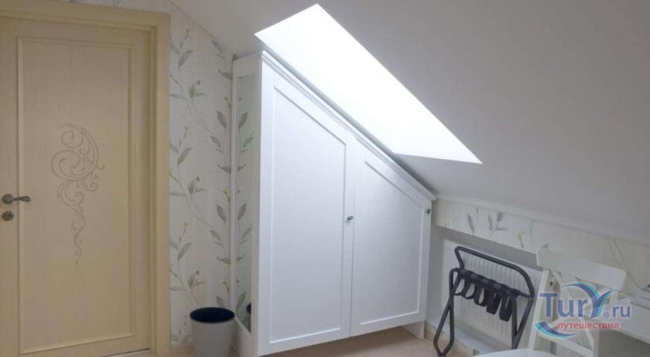 Потолочный плинтус на мансарде