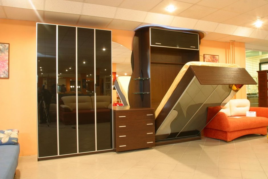 Шкаф кровать в интерьере гостиной