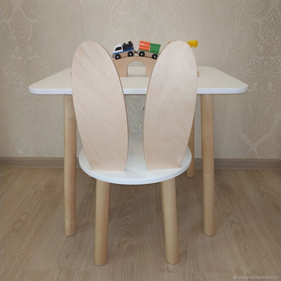 Детский стол и стул зайчик