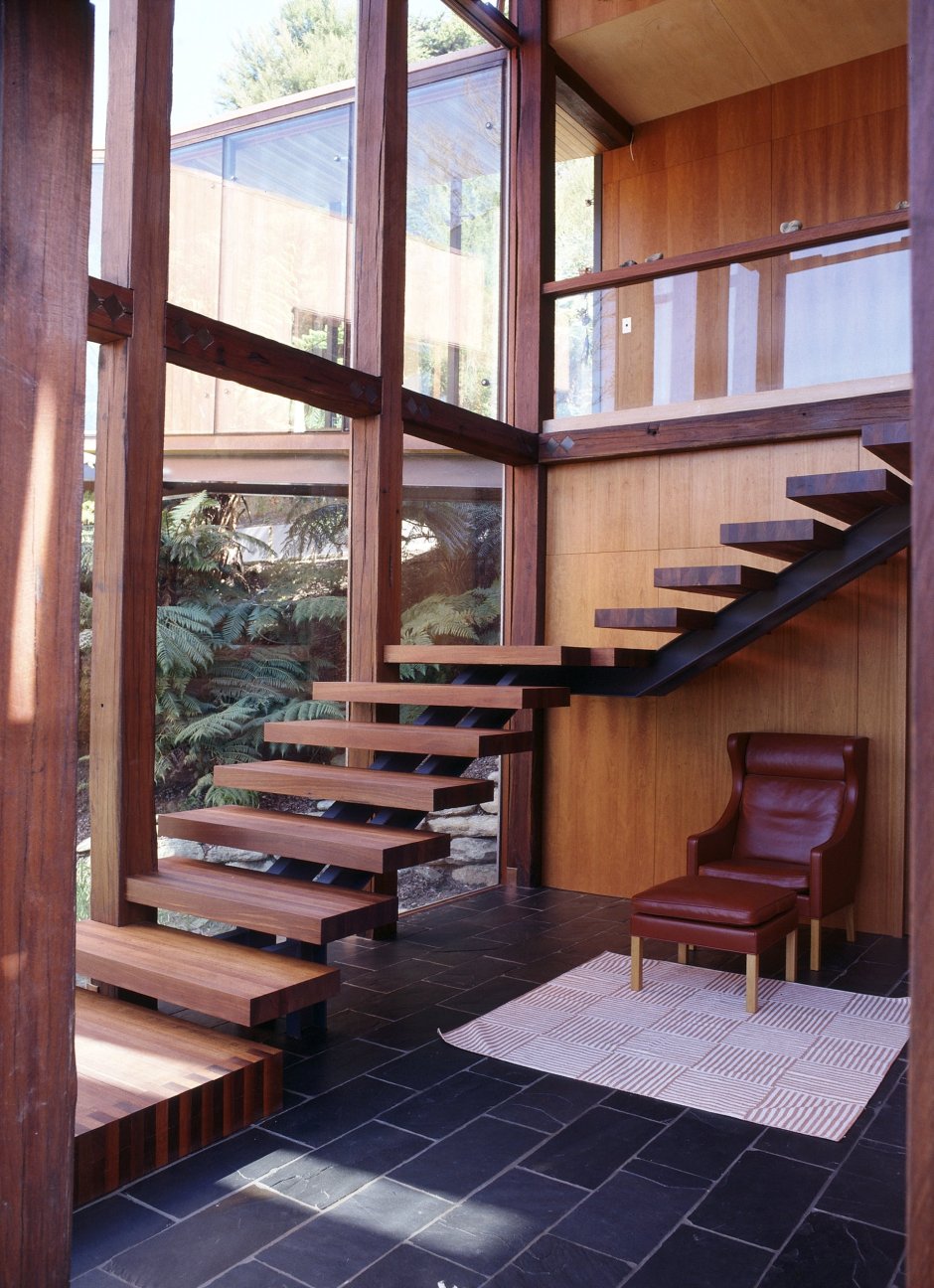 Лестница на террасу деревянная