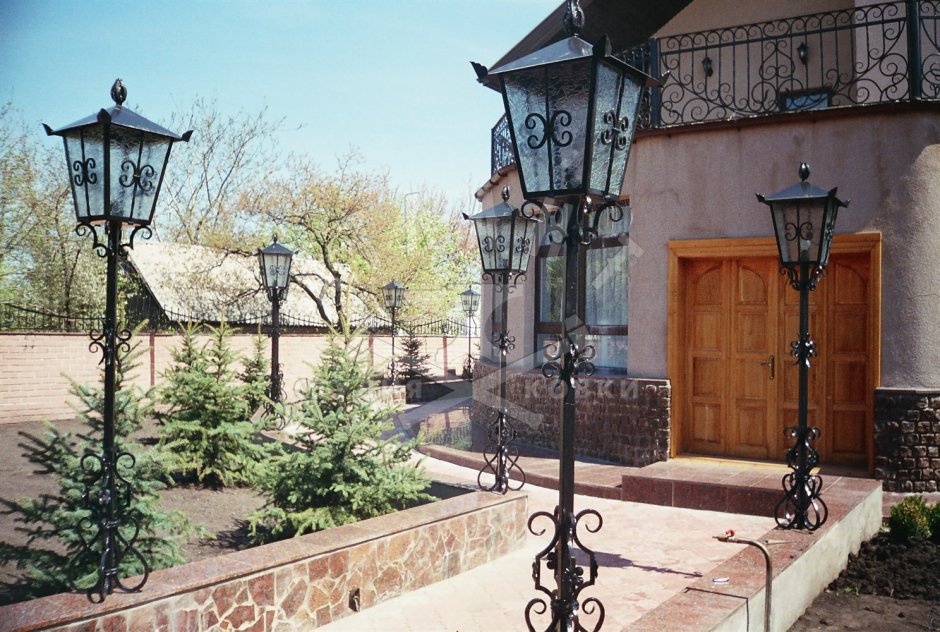 Кованые фонари уличные