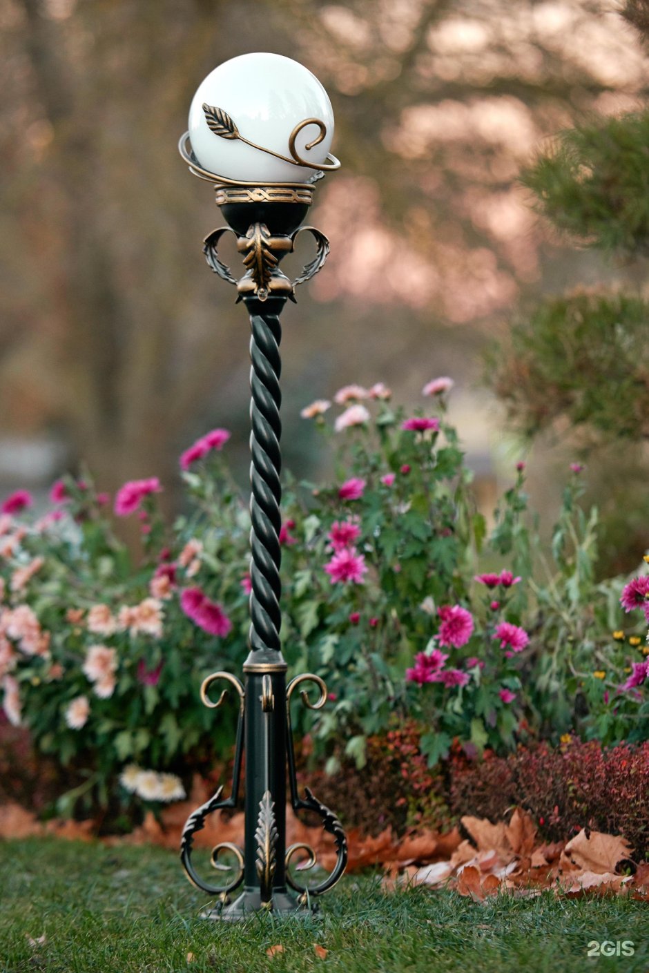 Кованые фонари для сада