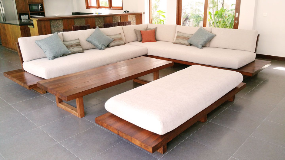 Угловой диван в японском стиле