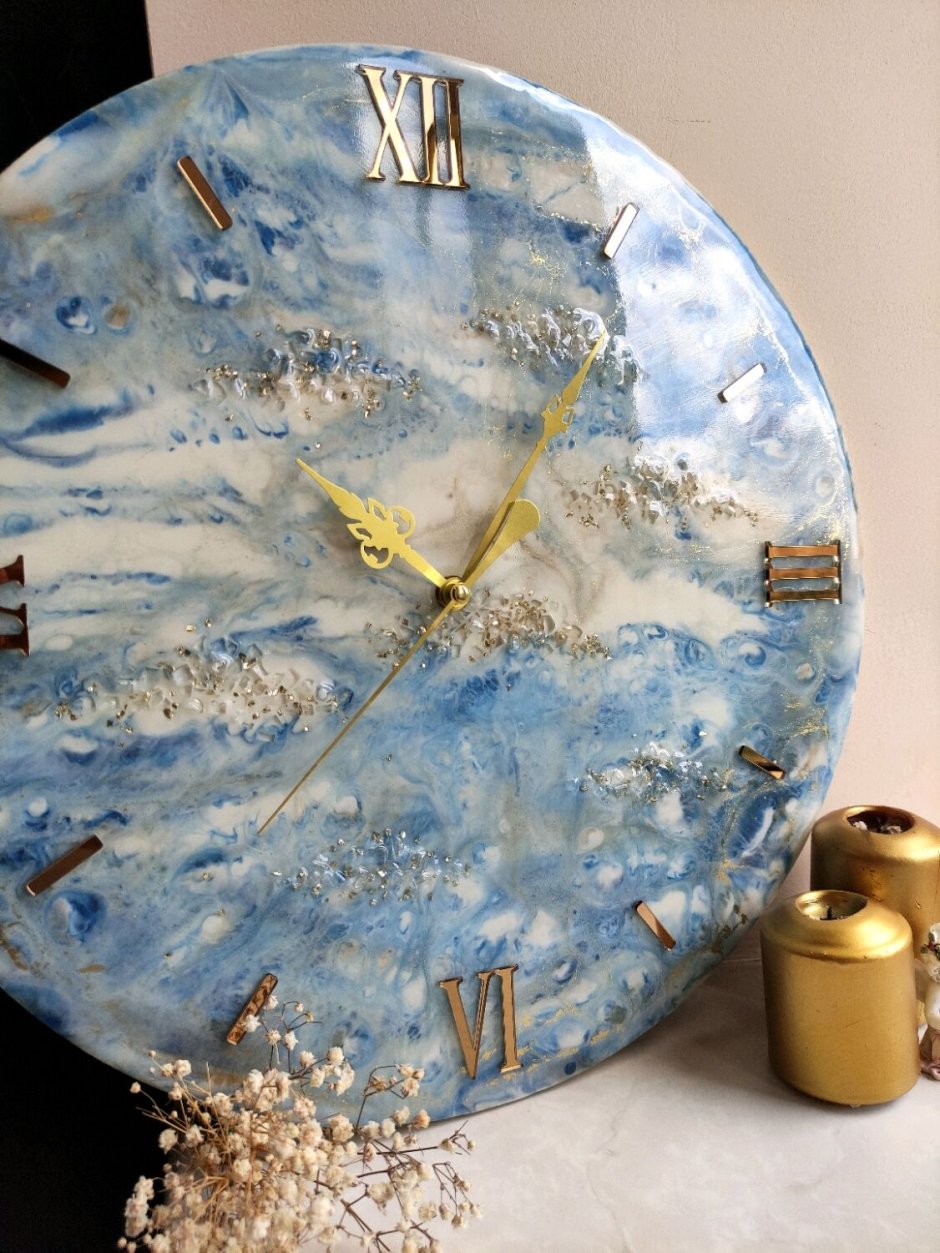 Часы настенные из смолы