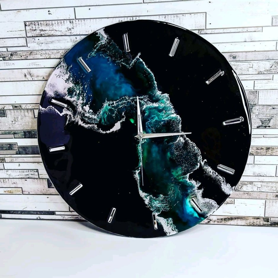 Часы из слэба с эпоксидной смолой