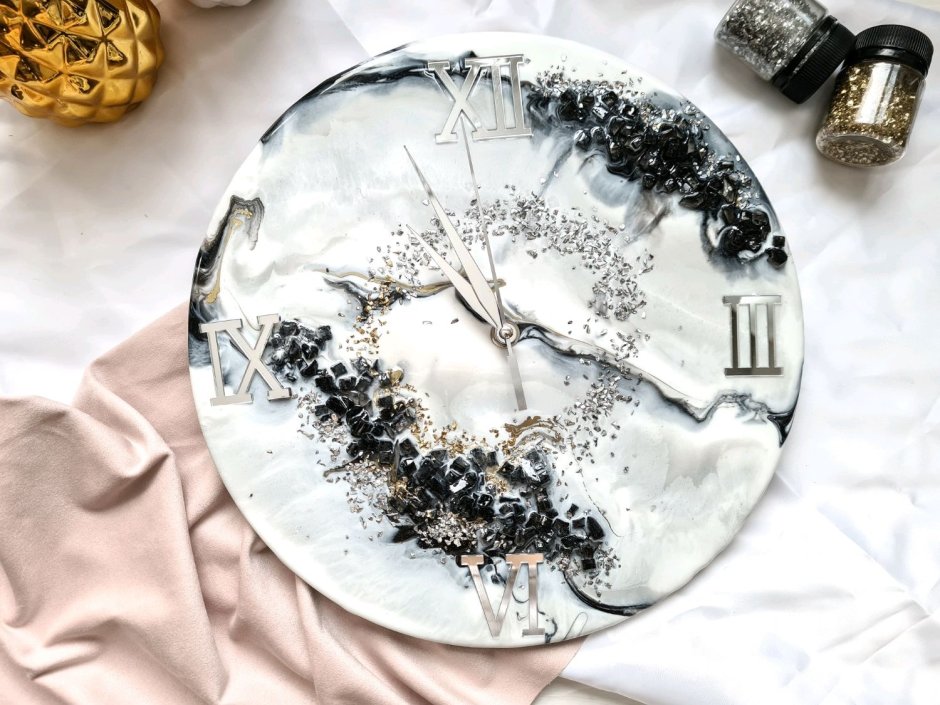 Настенные часы из эпоксидной смолы