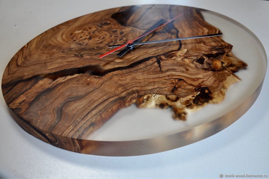 Часы из дерева настенные