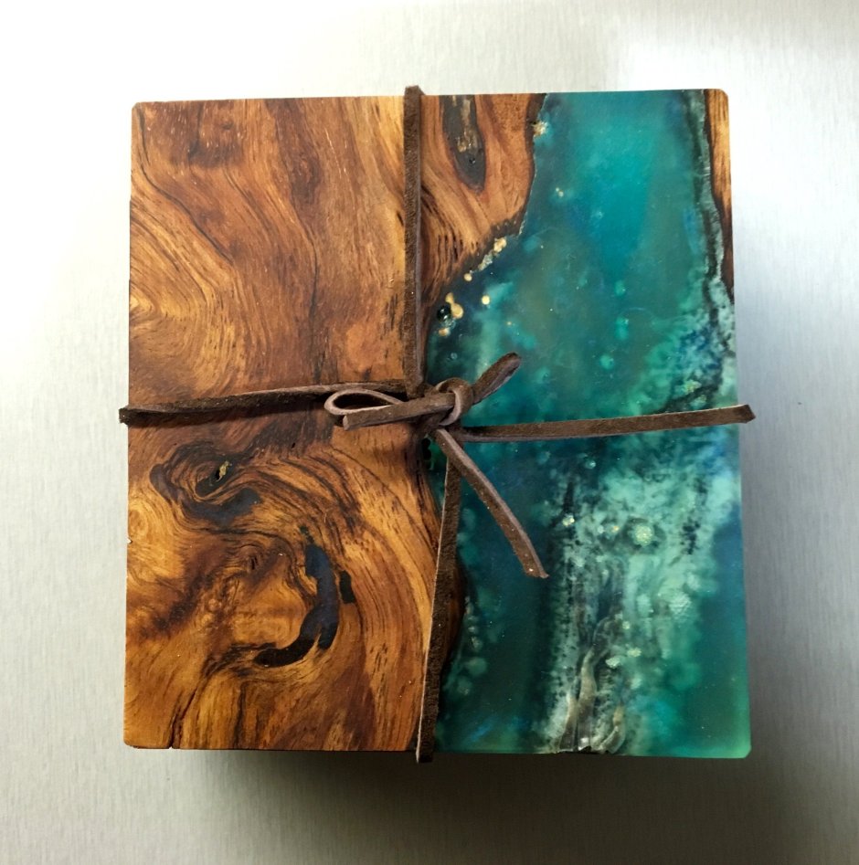 Часы. Настенные деревянные. С. эпоксидкой