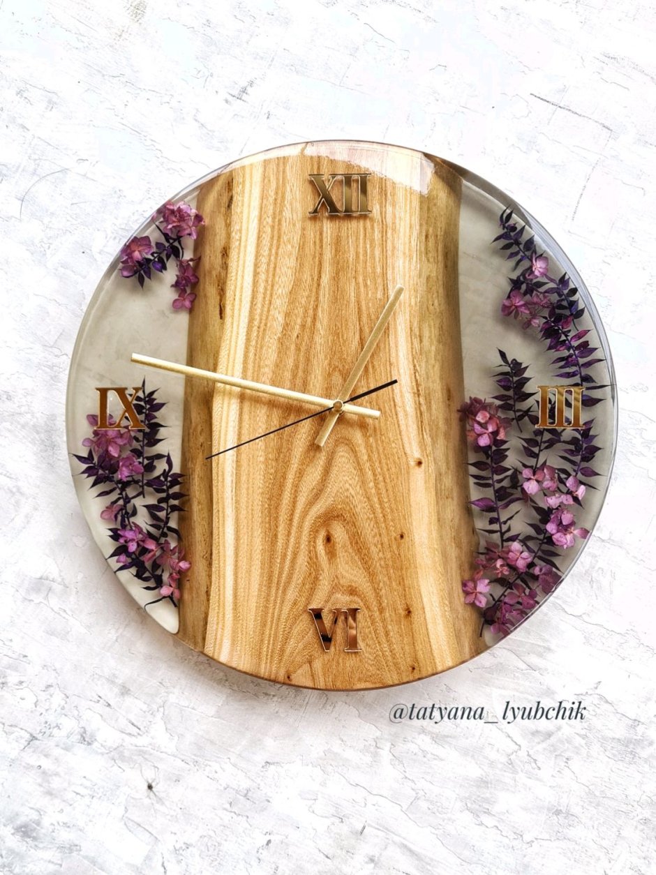 Часы из смолы