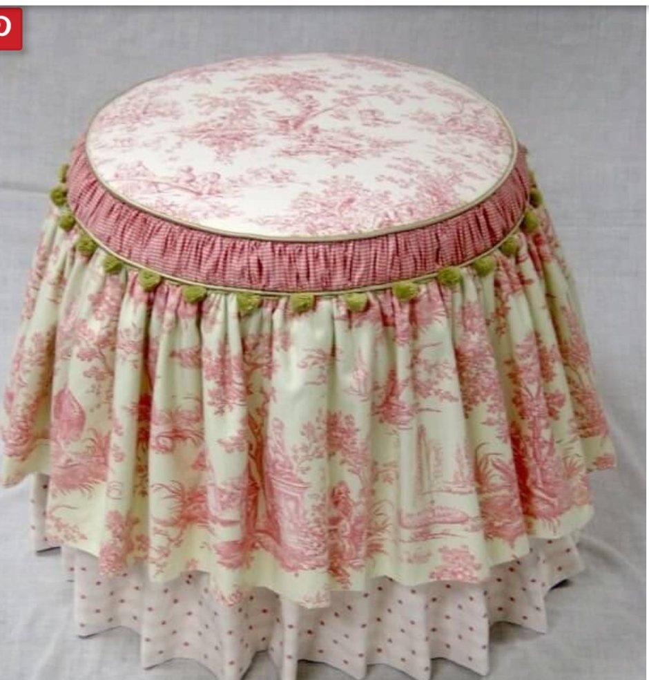 Мебельный пуфик